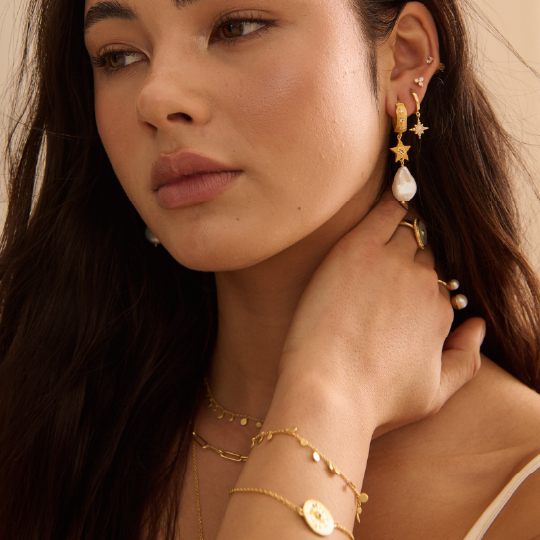 Cosmic_Love_Hanging_Star_Earring