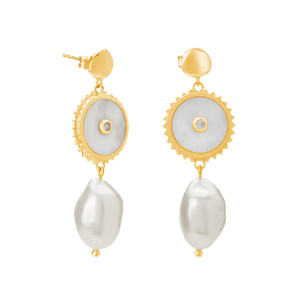 Handcrafted ethical production statement pearl earrings in yellow gold, artisan-made with natural materials.