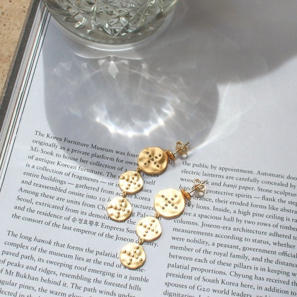 Handcrafted statement gold earrings featuring natural materials with a Celtic design. Meaningful and timeless earrings.