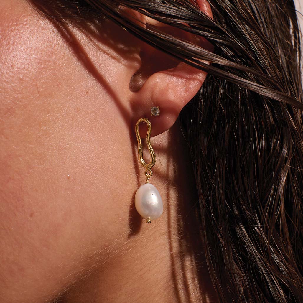 Eterna Baroque-Pearl-earrings