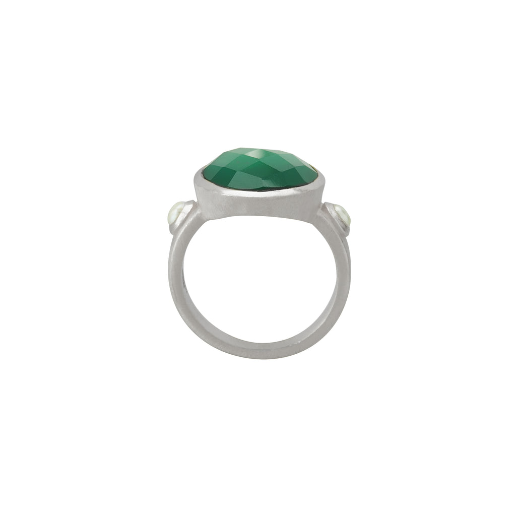 Green Onyx & Pearl Ring