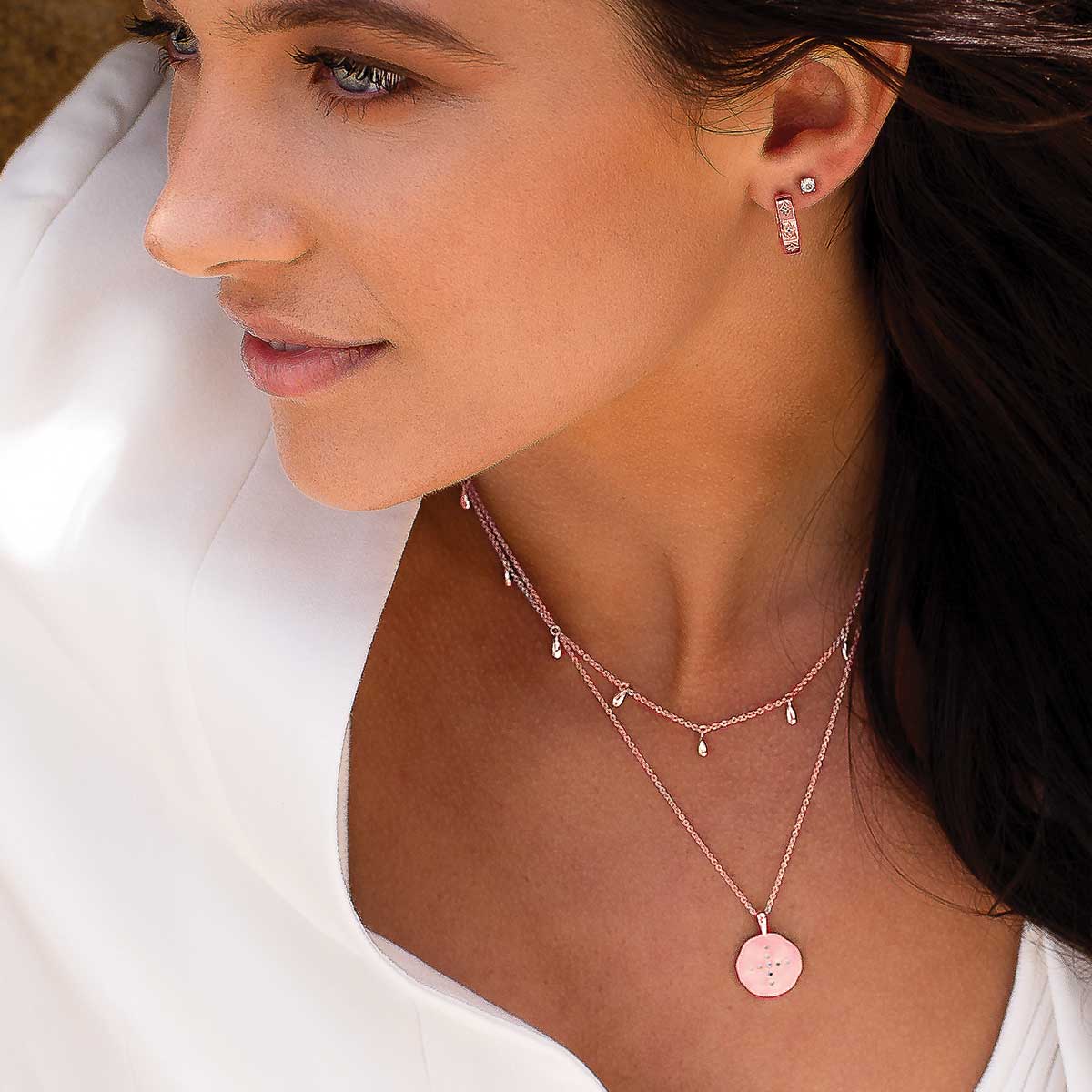 Rose gold pendant necklace with Celtic design for confidence and strength. Responsibly produced with long-lasting materials.